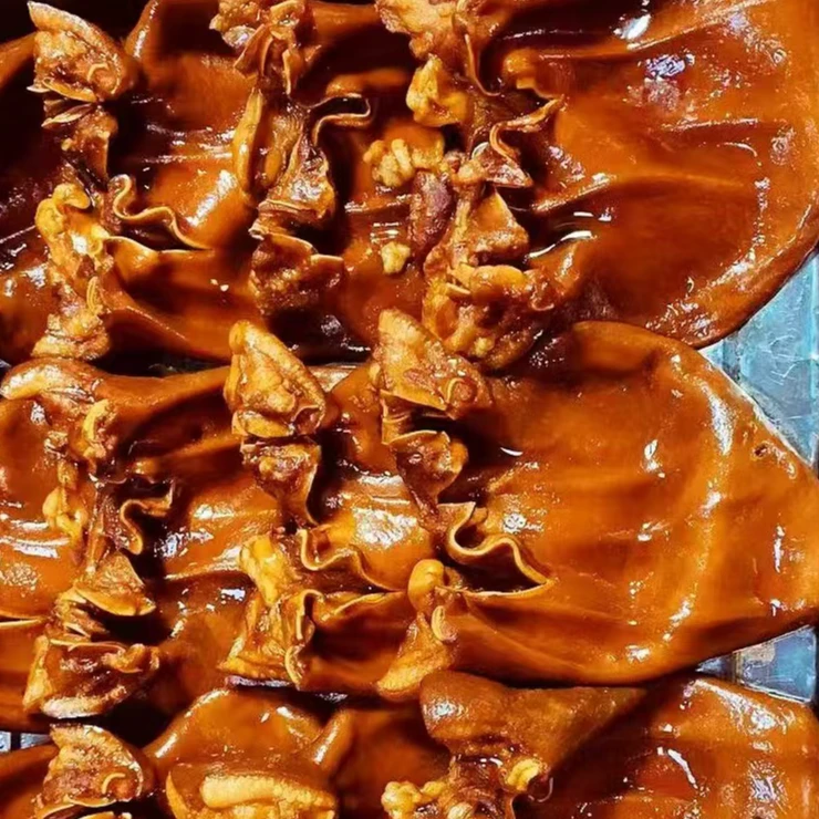 现卤现发猪耳朵一个（250g左右）