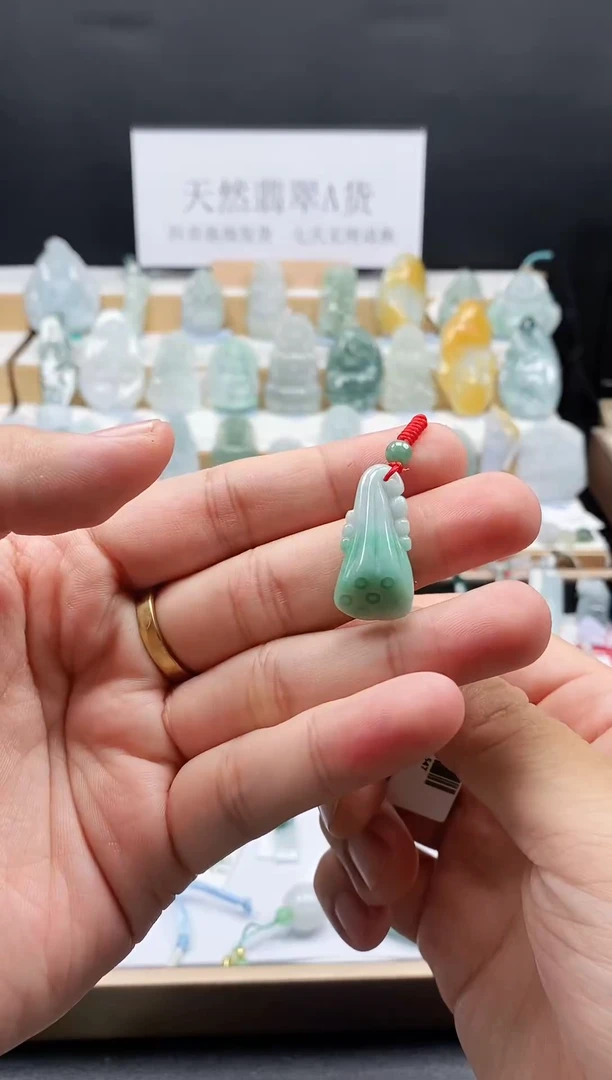 翡翠未镶嵌吊坠(不含链)26莲蓬