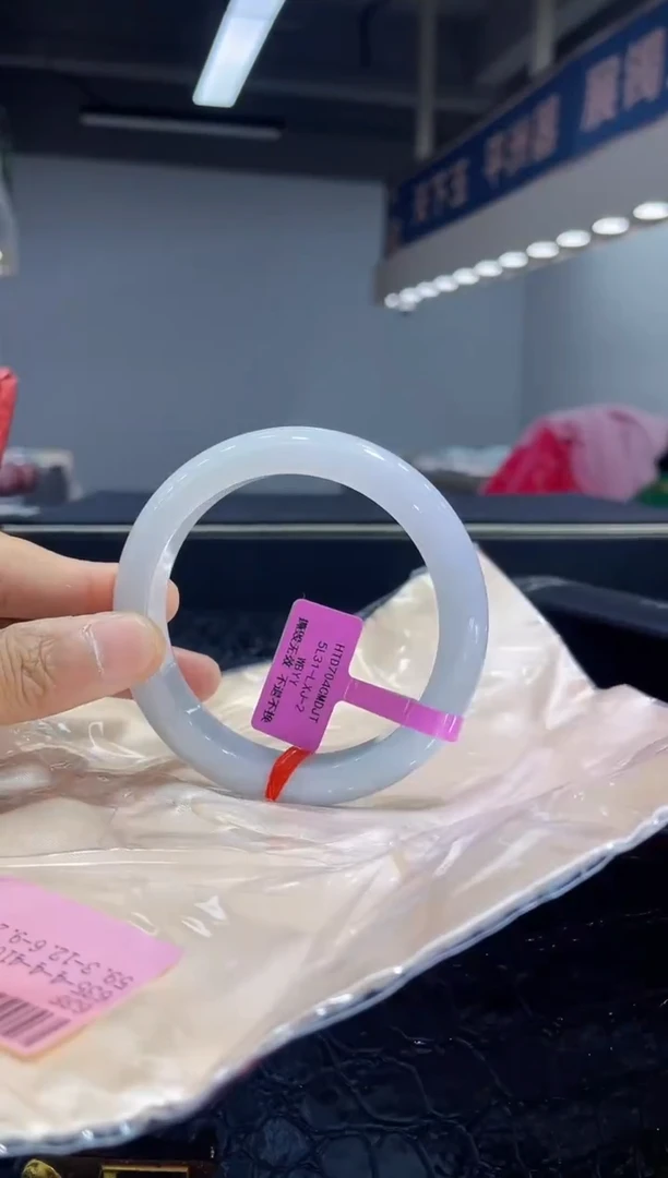 未镶嵌手镯翡翠5