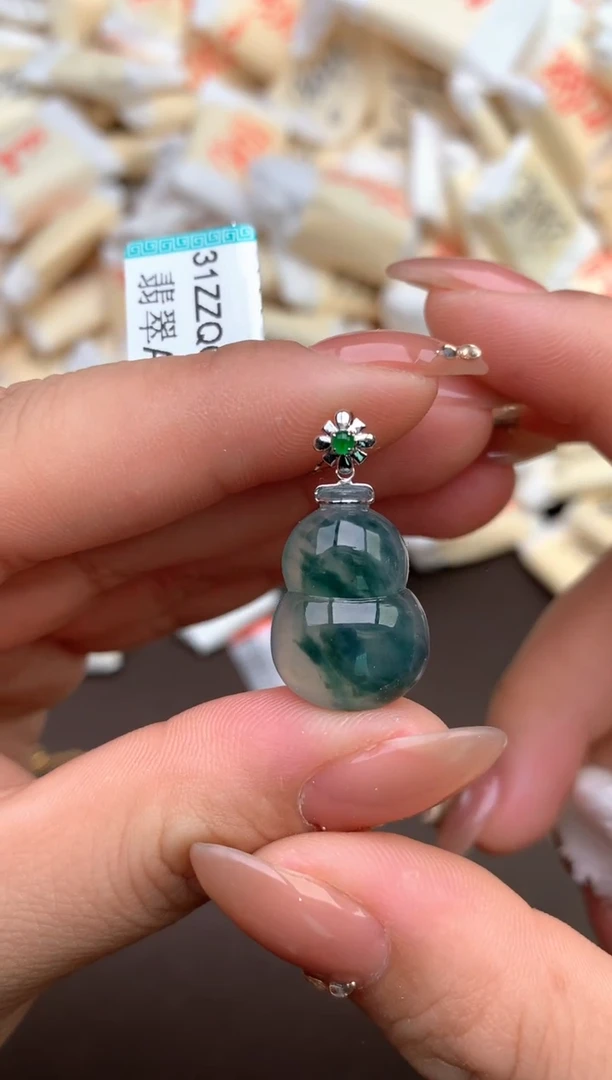 【闪购商品】翡翠挂件18K金镶嵌 —