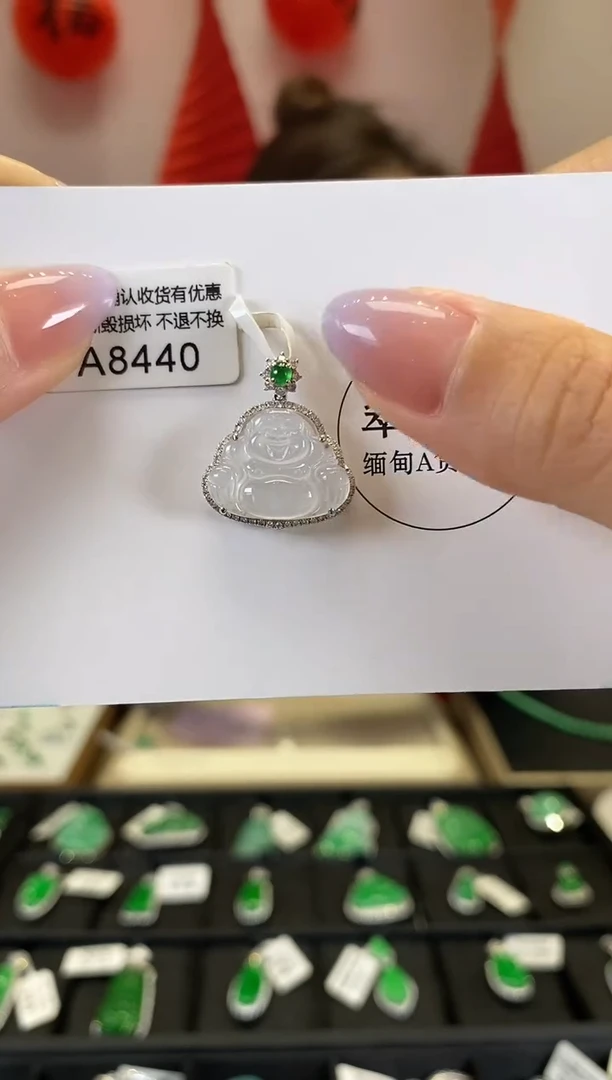 【闪购商品】翡翠颈饰18K金镶嵌A8440 佛公 含运营费