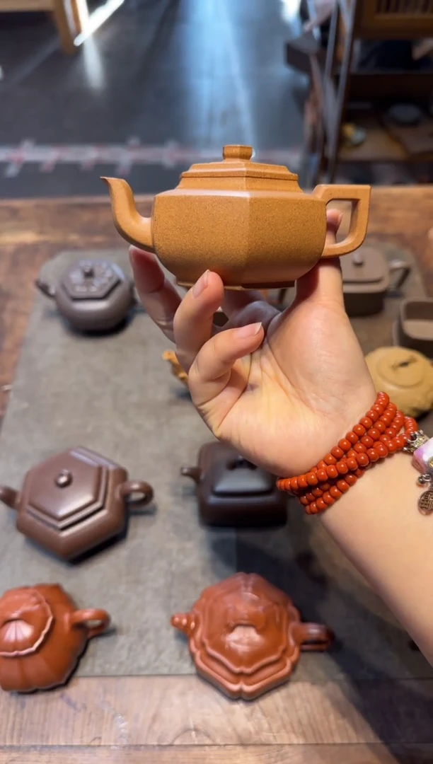 茶壶紫砂木*人六方雪华 黄金段
