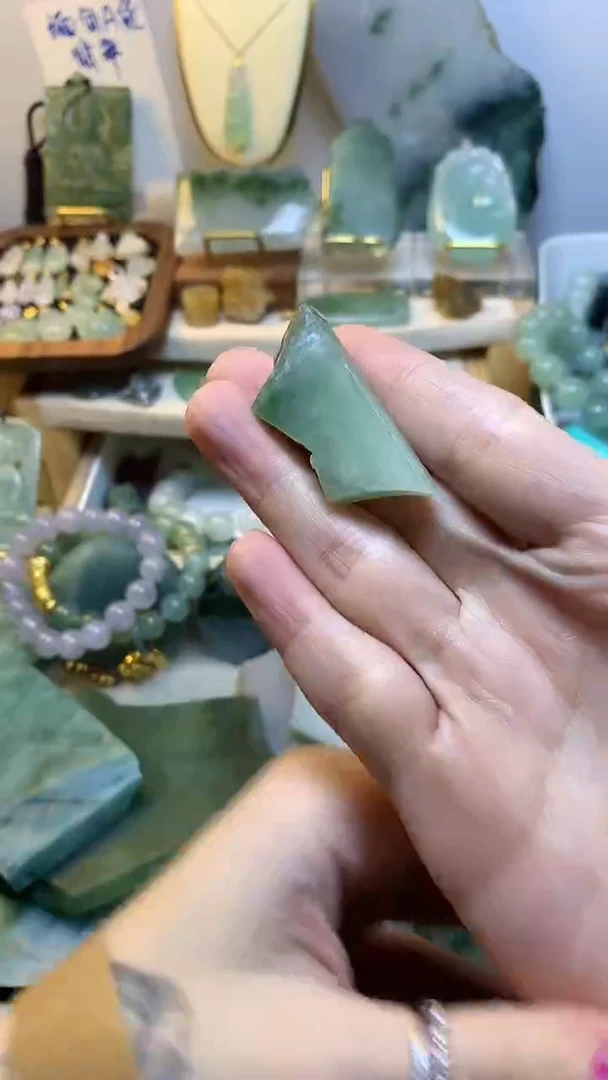 未镶嵌挂件翡翠缅甸A货翡翠,没有运费险,有纹有裂