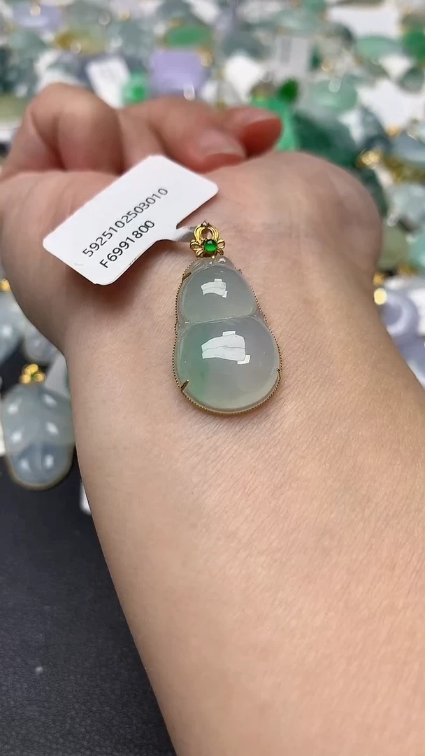 颈饰18K金镶嵌翡翠天然缅甸A货翡翠