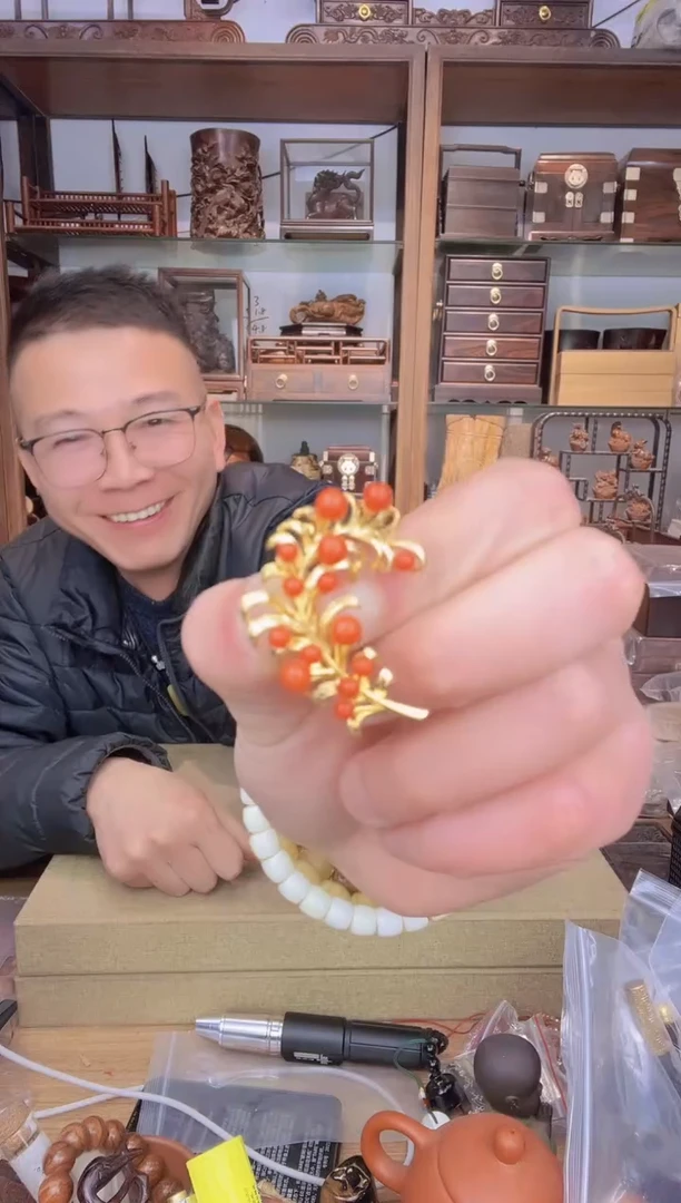 【闪购商品】乌木类书架709红胸针