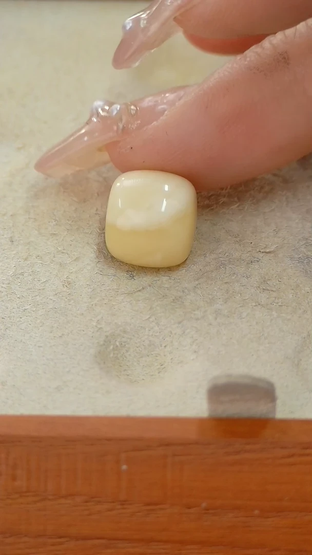 【闪购商品】蜜蜡裸石未镶嵌俄料老型11.2*10.1m0.871克