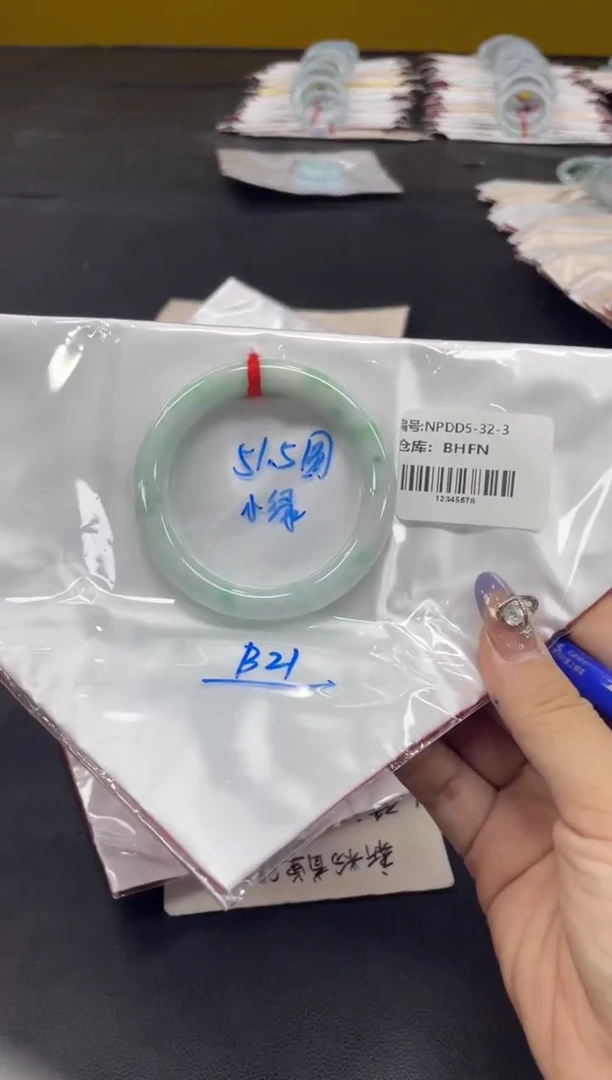 未镶嵌手镯翡翠翡翠手镯