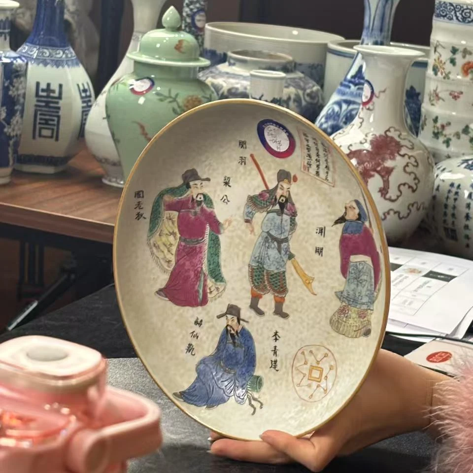 清代乾隆 粉彩无双谱盘