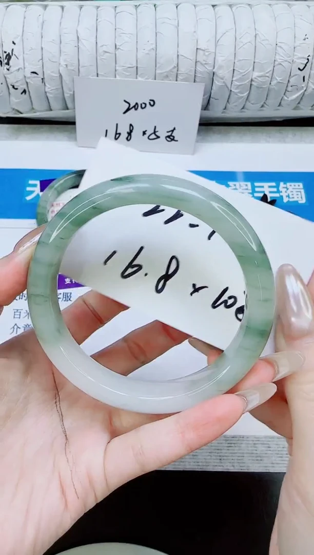 未镶嵌手镯石英质玉215/64