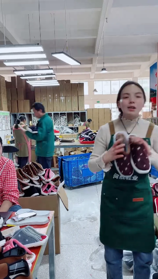 拖鞋咖色39码  144号