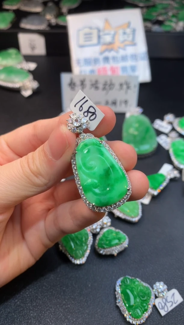 【闪购商品】翡翠颈饰银S925镶嵌翡翠