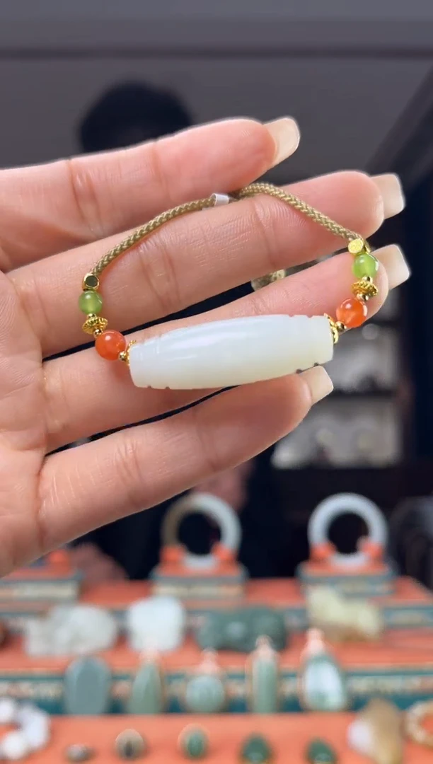 颈饰未镶嵌和田玉佩佩