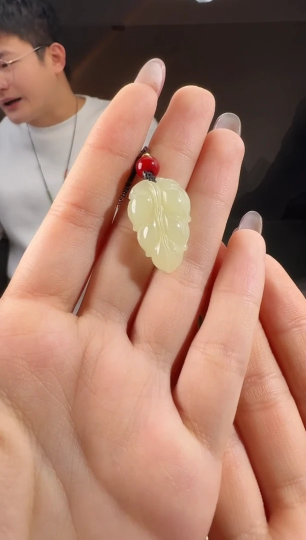 颈饰未镶嵌和田玉叶子