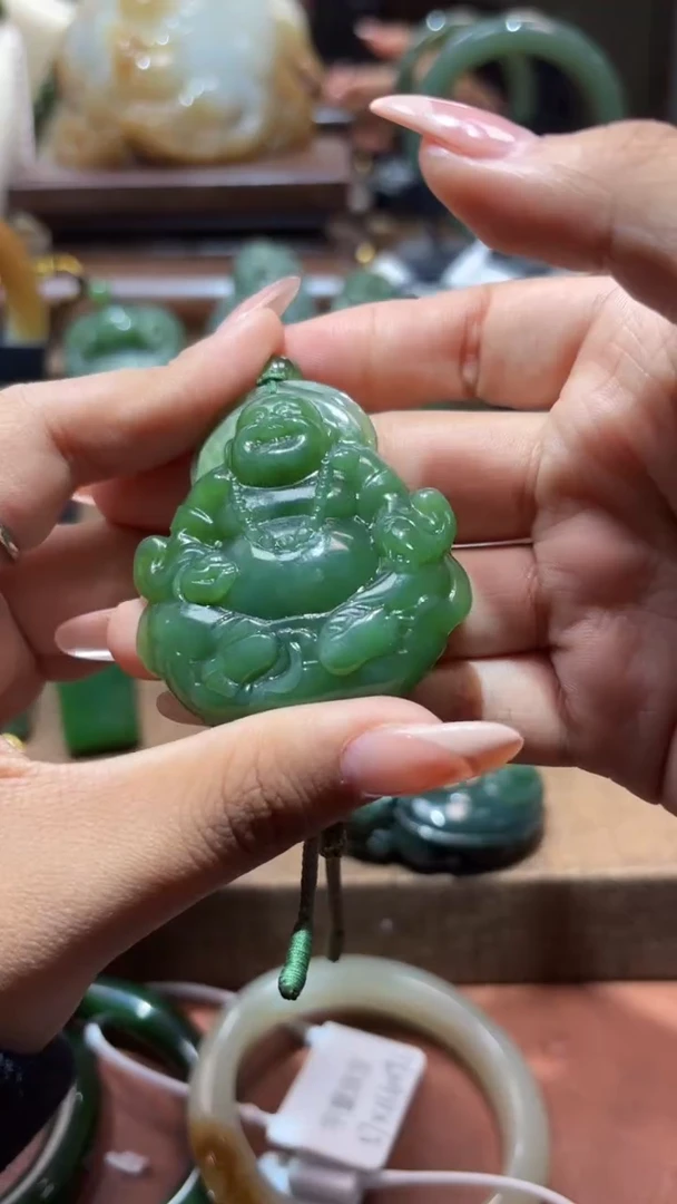 颈饰未镶嵌和田玉（碧玉）1