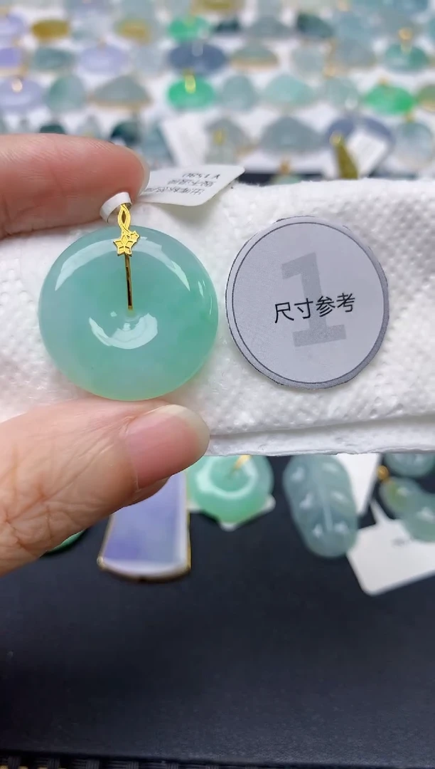 翡翠18K金镶嵌颈饰天然缅甸A货翡翠