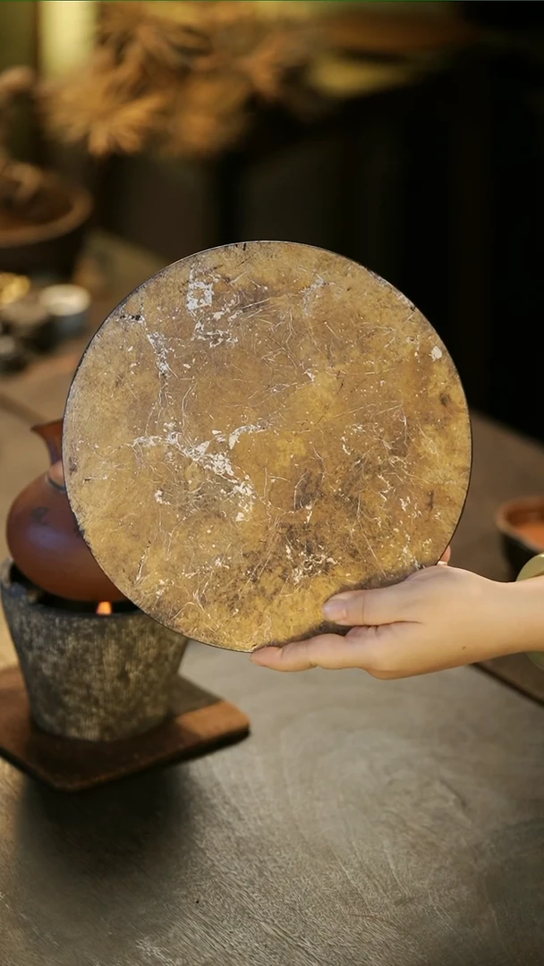 阿眠     瘦马实木大漆圆金