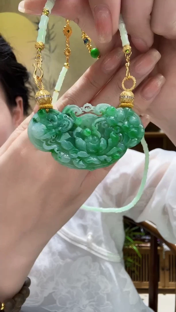 颈饰未镶嵌翡翠吊坠
