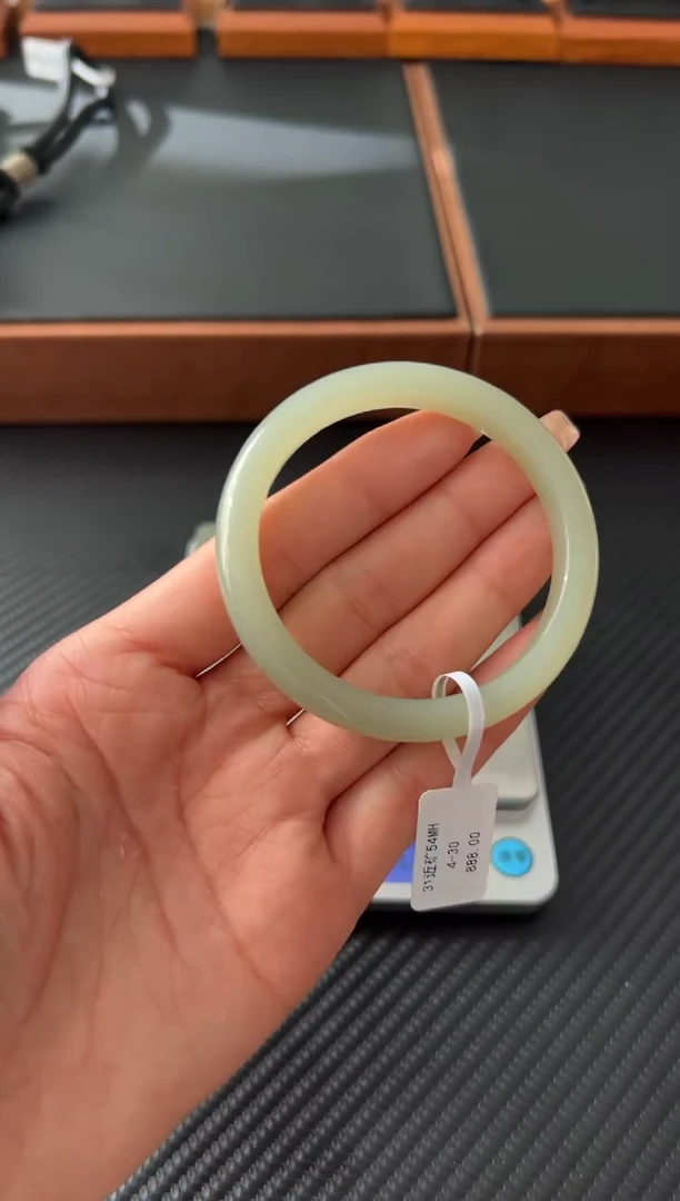 未镶嵌手镯和田玉且末微色差近矿54MH