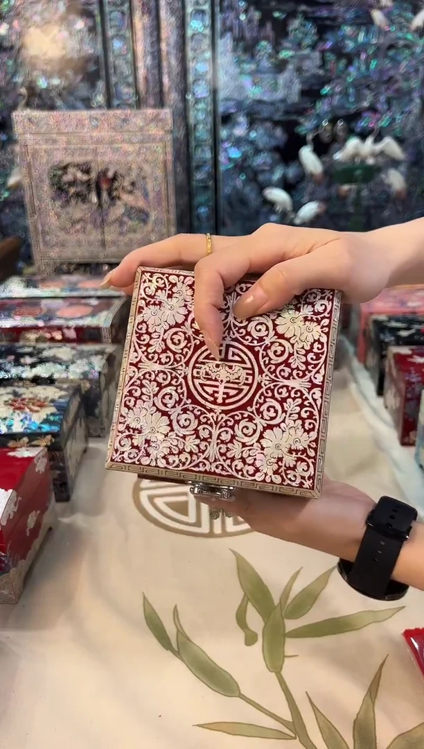 红底寿·弘贝雅螺钿漆器文化馆