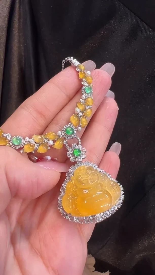 【闪购商品】翡翠颈饰18K金镶嵌吊坠