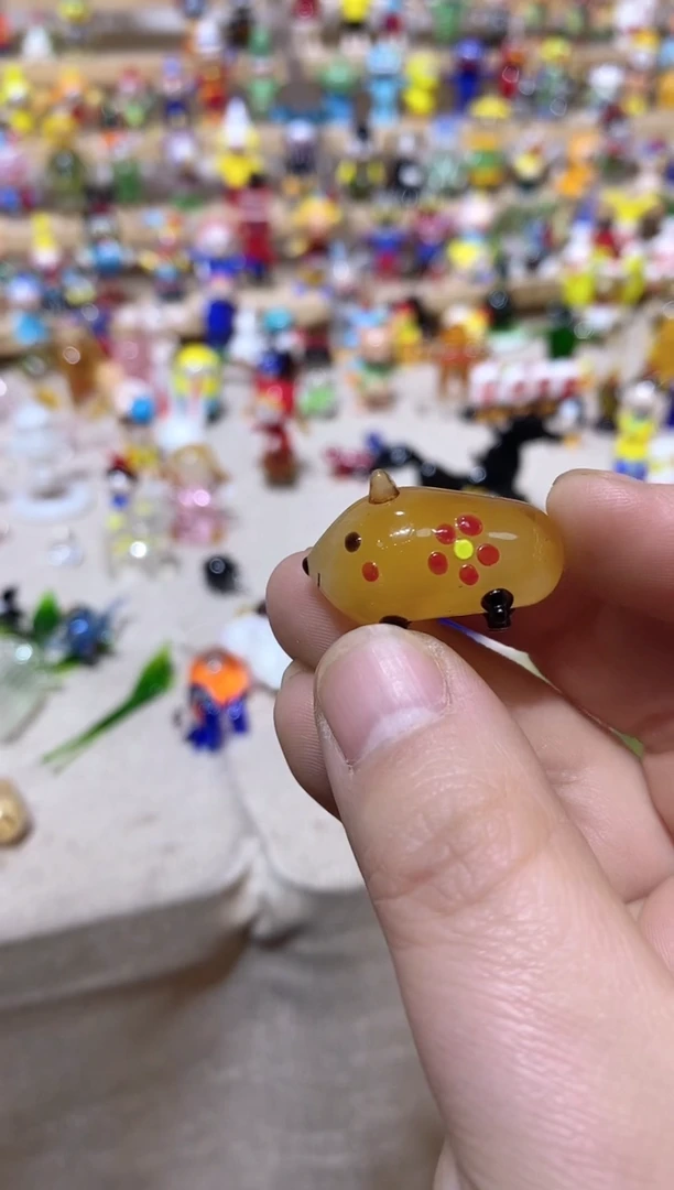 琉璃手工艺品水豚