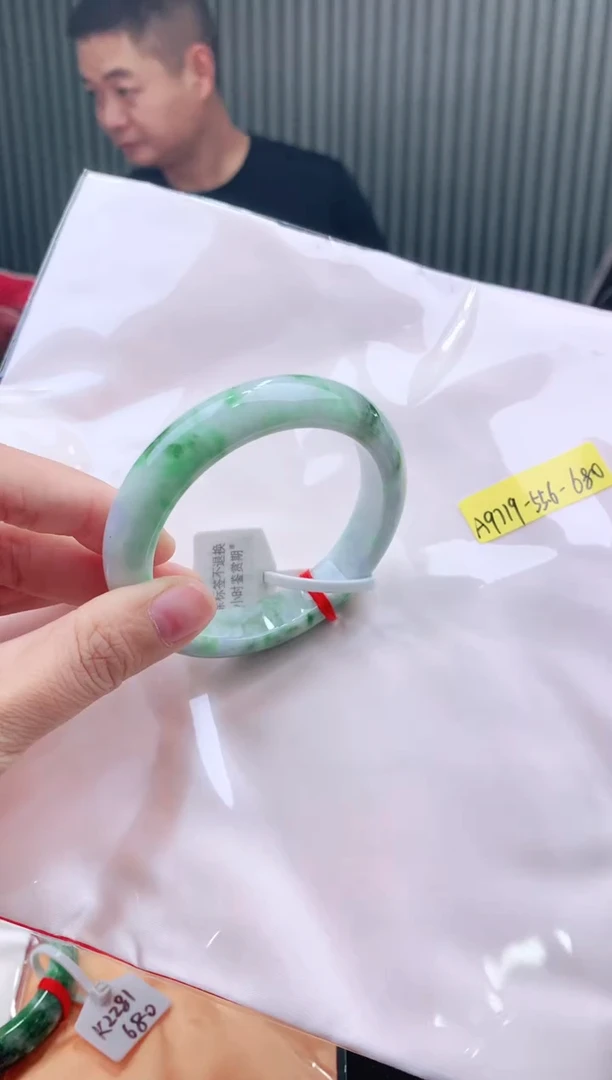 未镶嵌手镯翡翠55+