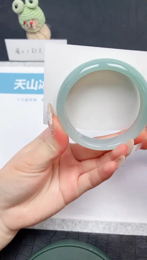 【闪购商品】石英质玉手镯未镶嵌182-57.8