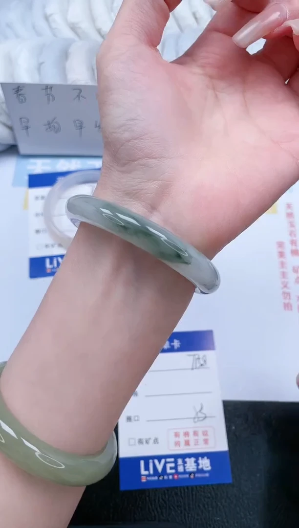 【闪购商品】石英质玉手镯未镶嵌T158-53