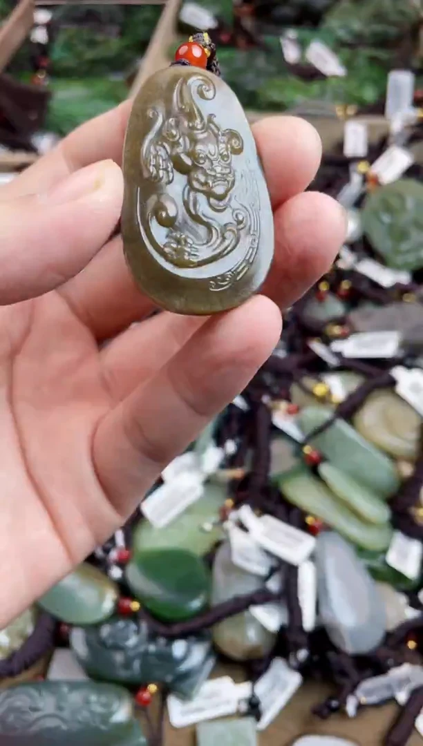 颈饰未镶嵌和田玉1