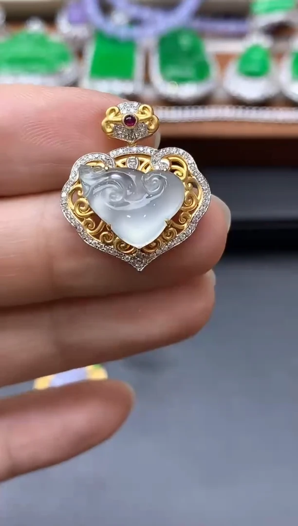 颈饰18K金镶嵌翡翠596-中国好珍宝