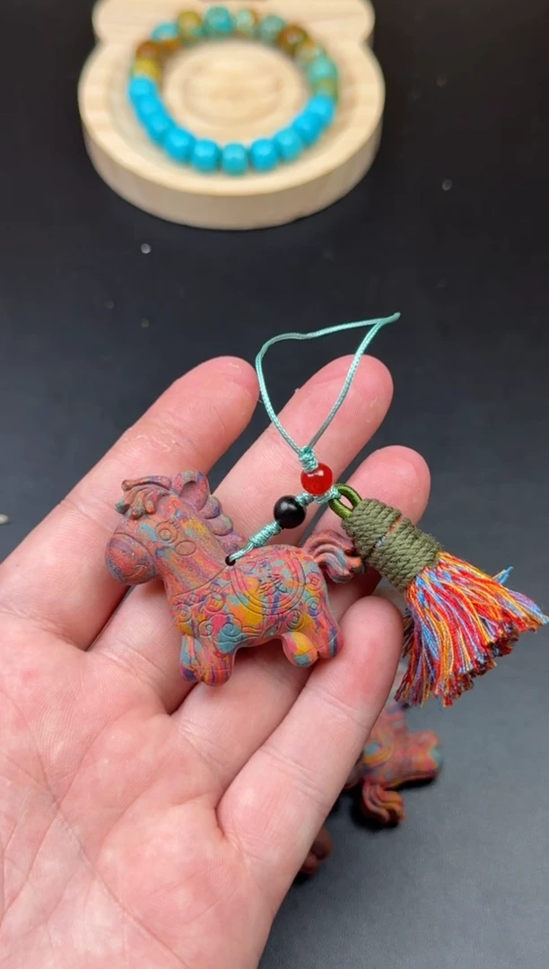 木敦煌小马挂件一个