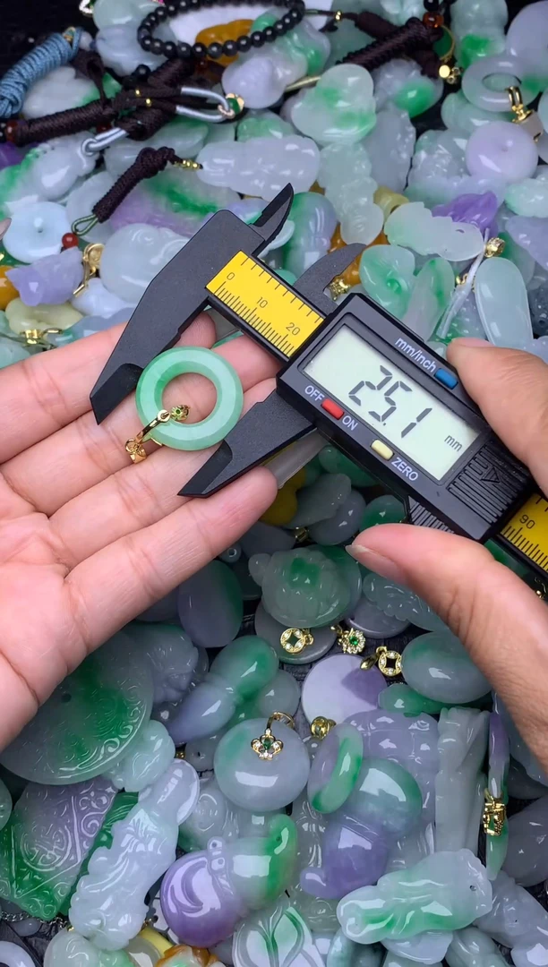 翡翠未镶嵌颈饰天然缅甸翡翠吊坠