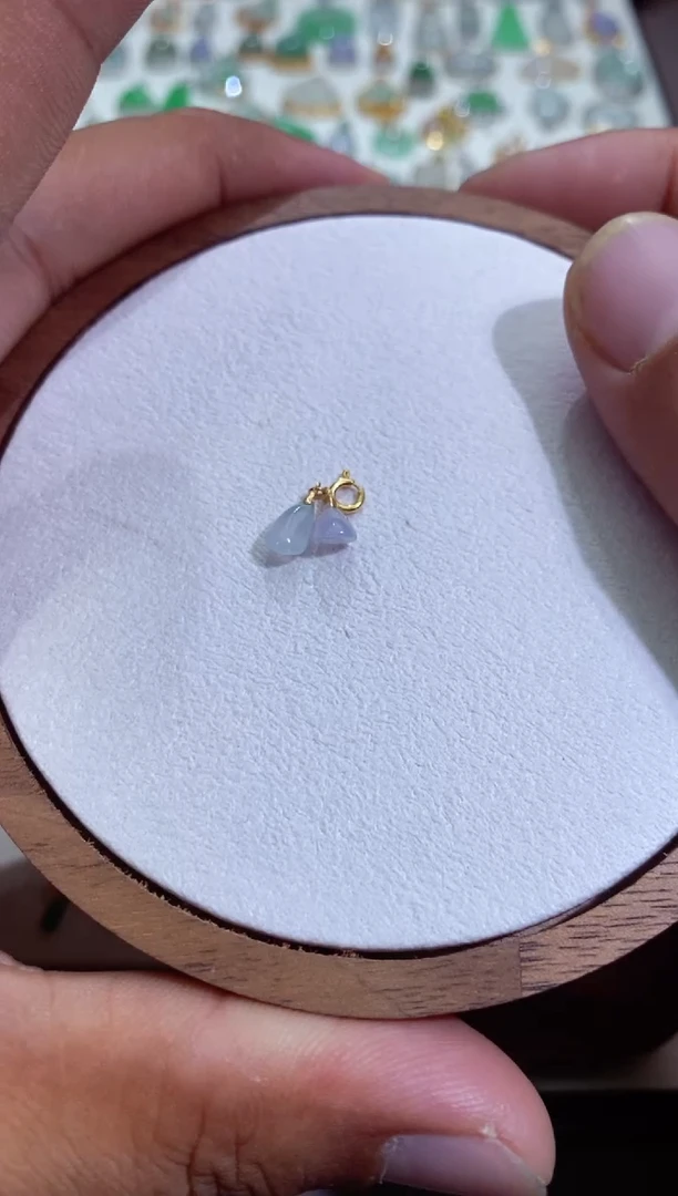 颈饰18K金镶嵌翡翠111111