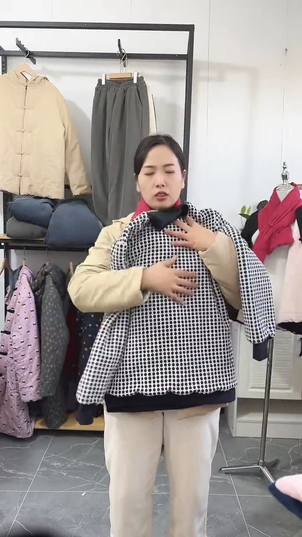 104藏青小花棉花衣圆领