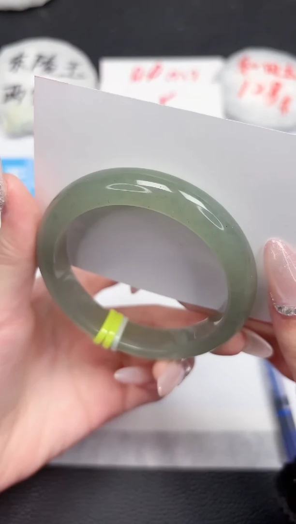 【闪购商品】石英质玉手镯未镶嵌182-57.4