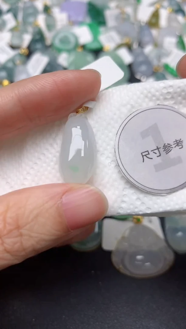 颈饰18K金镶嵌翡翠天然缅甸A货翡翠