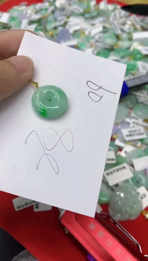 翡翠18K金镶嵌颈饰翡翠