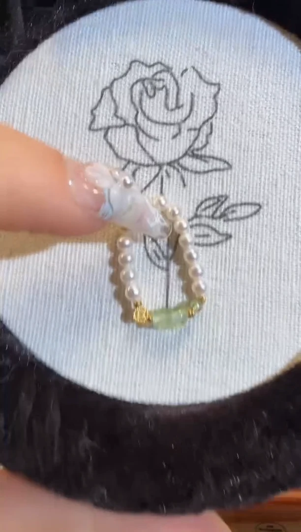 18K金镶嵌戒指淡水珍珠果绿色貔貅