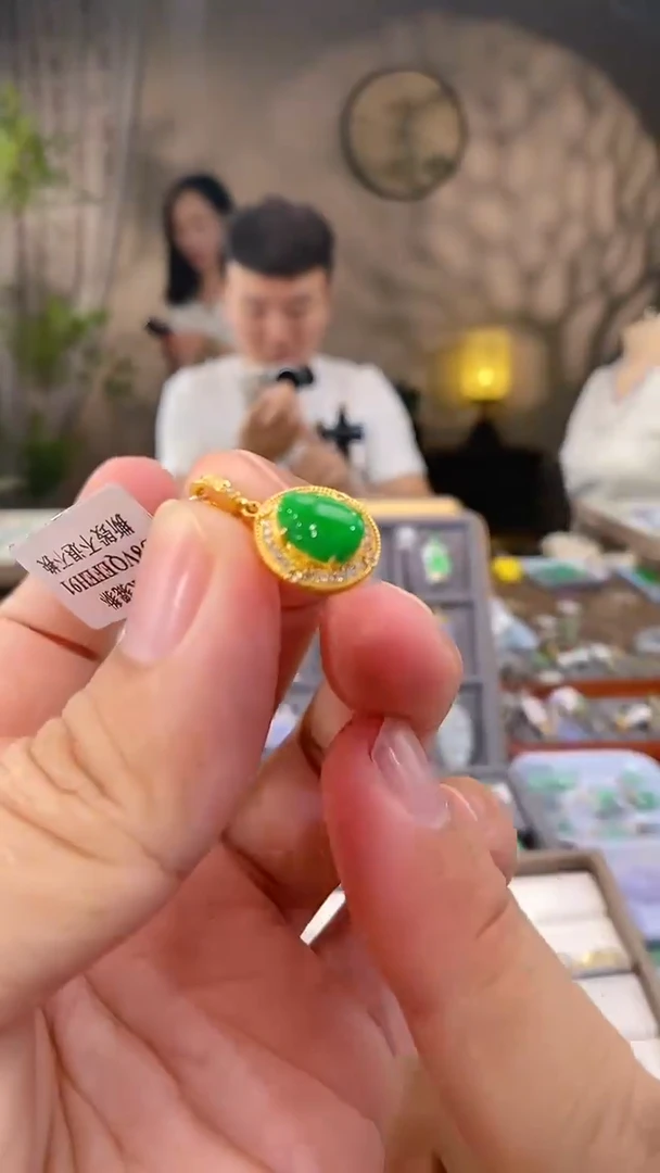 吊坠(不含链)18K金镶嵌翡翠貔貅