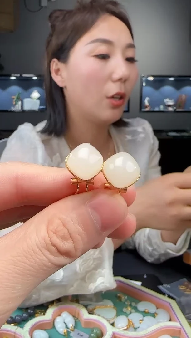 和田玉银S925镶嵌耳饰1