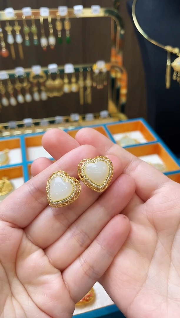 【闪购商品】和田玉耳钉未镶嵌爱心