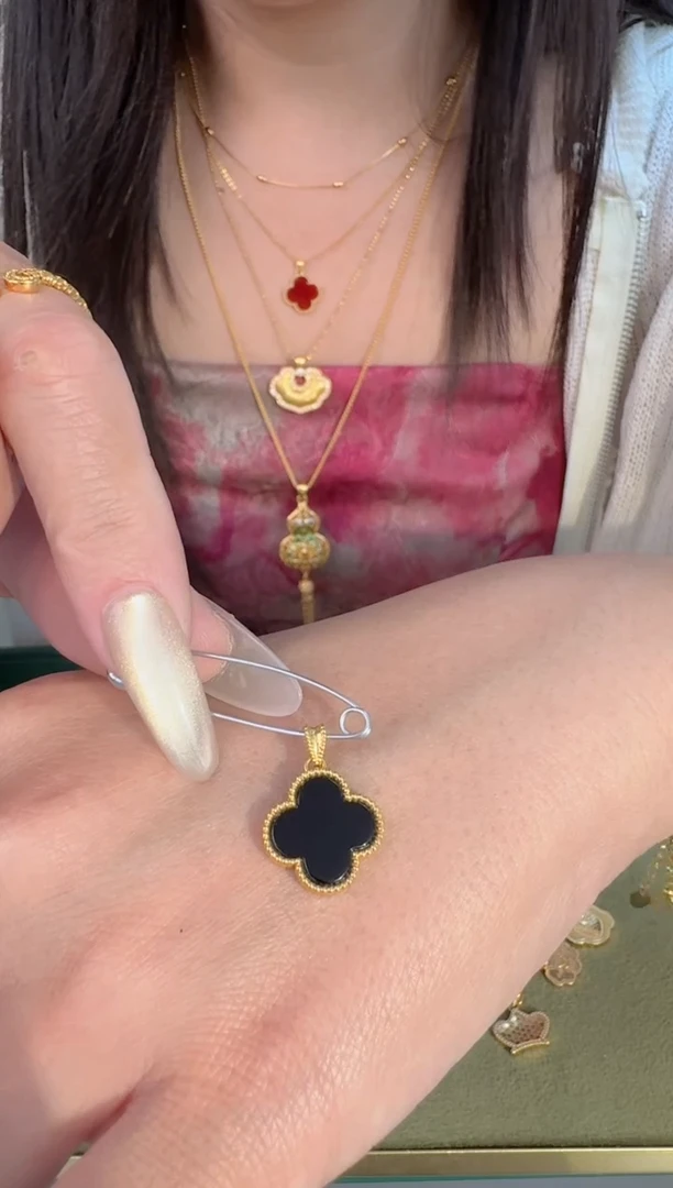 黑色四叶草吊坠0.85g（多样性发货）