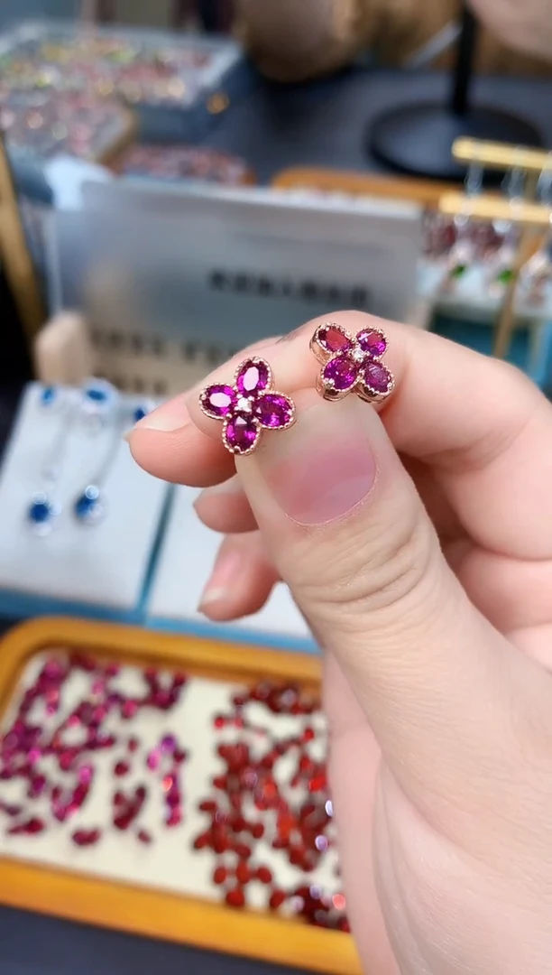 【闪购商品】石榴石（紫牙乌）耳钉银S925镶嵌天然