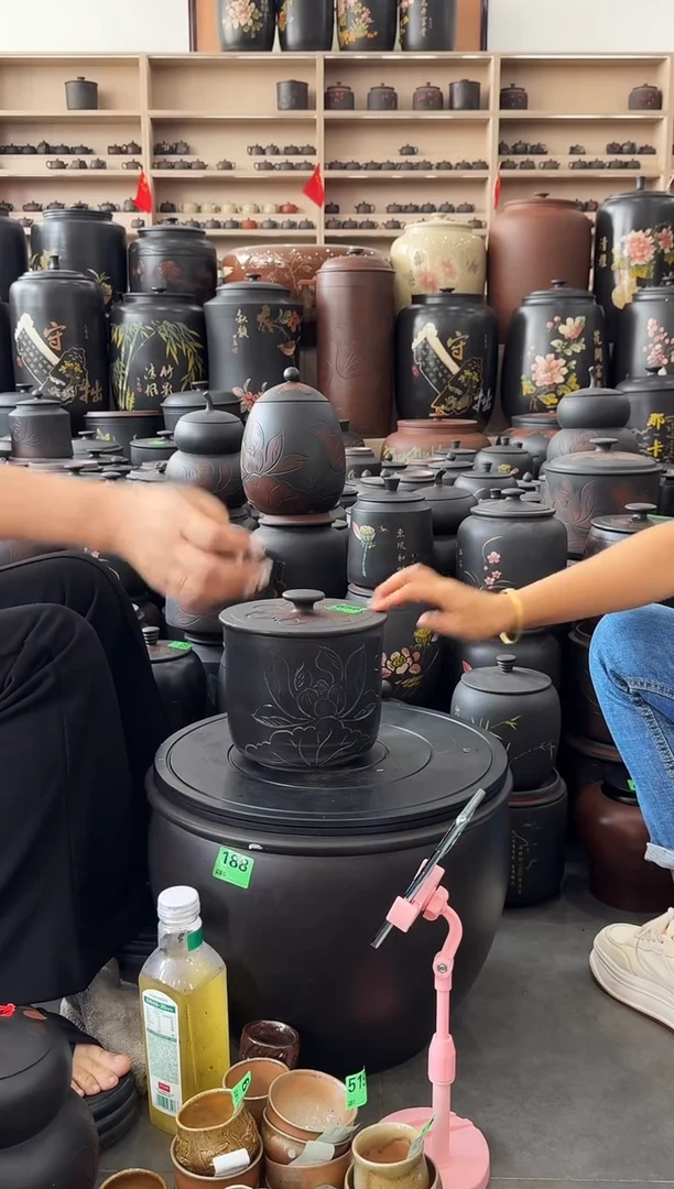 大大瑕疵茶叶罐 荷花小五饼 656