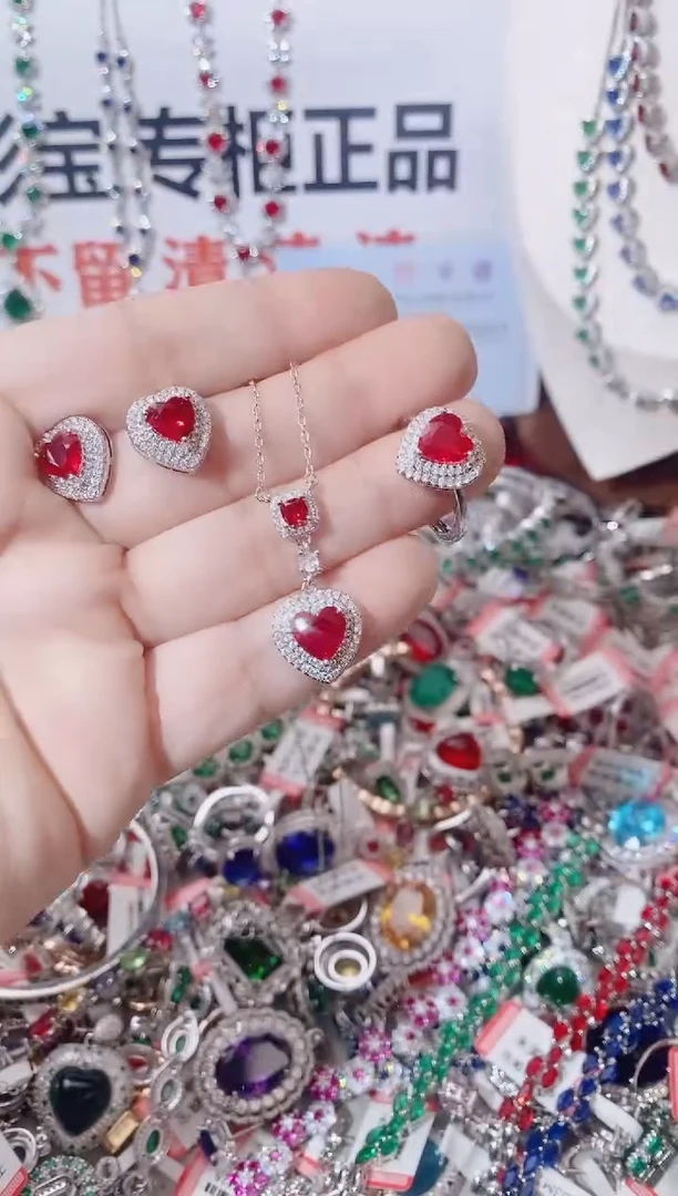 颈饰未镶嵌红宝石