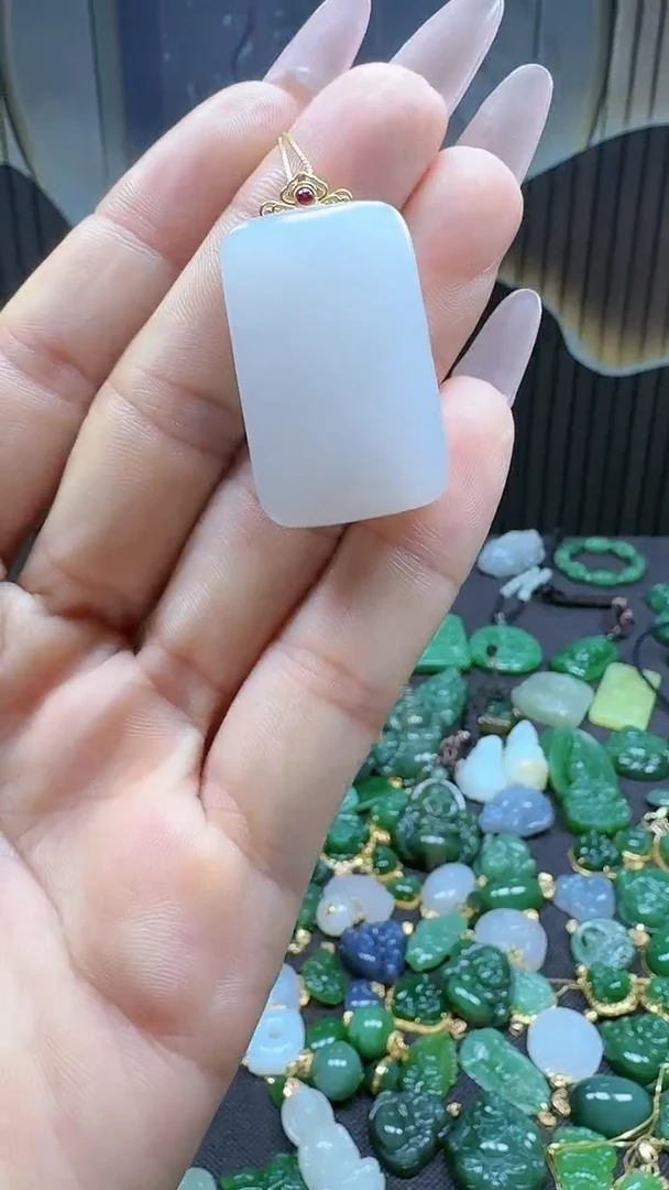 和田玉18K金镶嵌挂件1