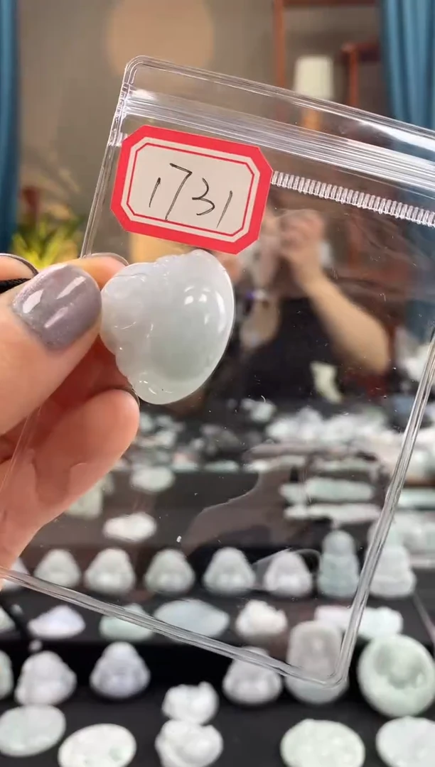 翡翠未镶嵌颈饰佛公1731