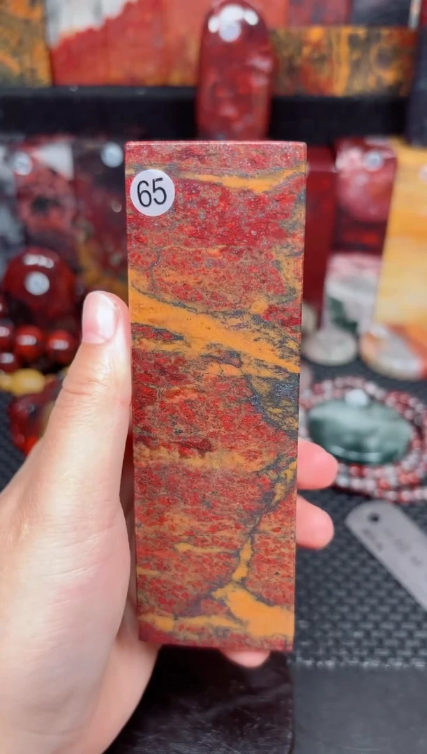 玉65号桂林鸡血玉印章、摆件