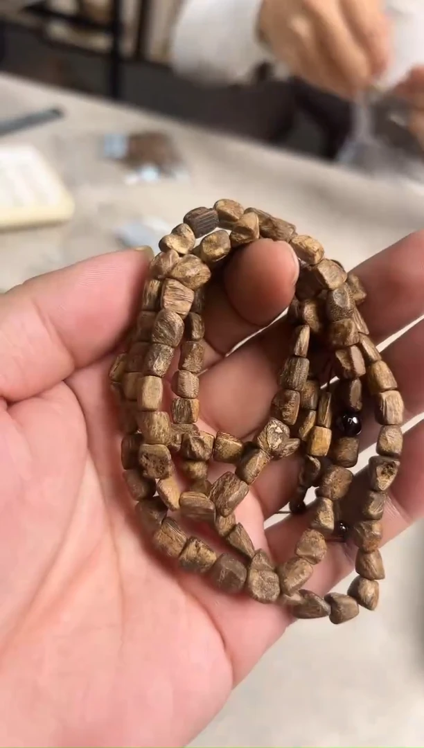 沉香手串沉水达拉干随形长串18g，多样性发其一