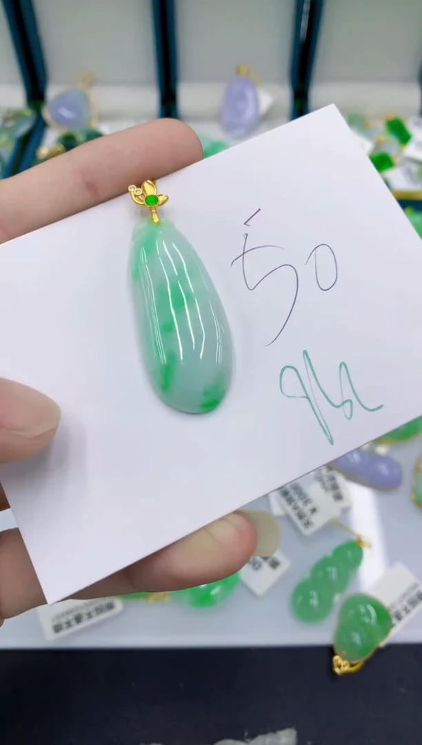 翡翠未镶嵌颈饰翡翠